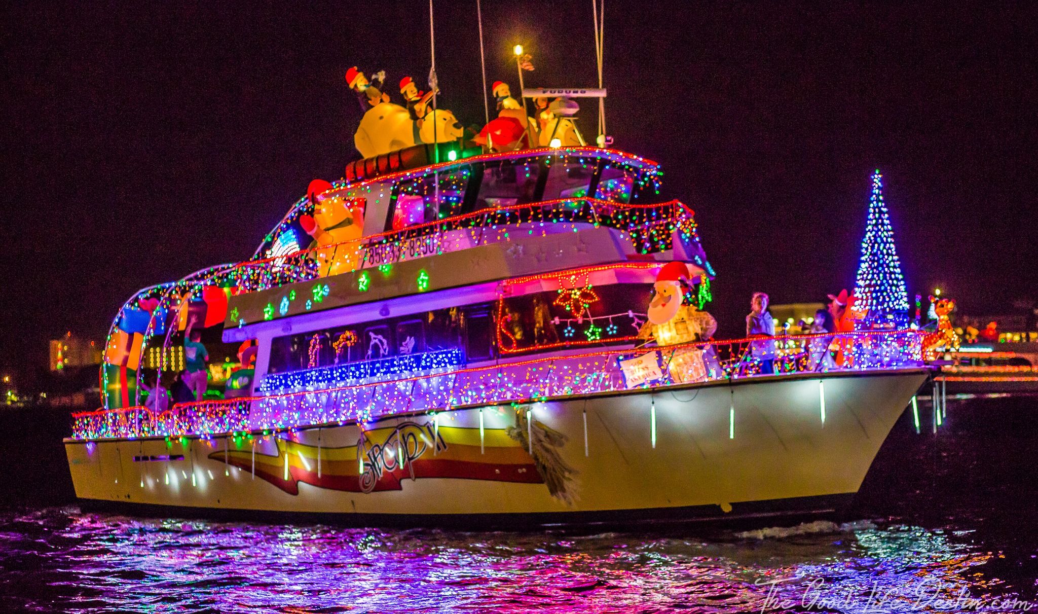 All the Reasons Why You Should Attend the Harbor Destin Boat Parade